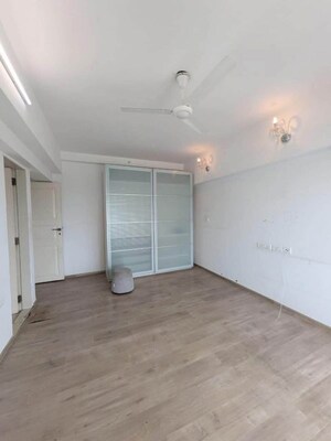 Room in 3 BHK Apartment at Marathon Monte South, Byculla West – for Rent