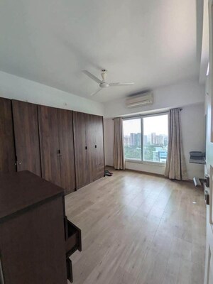 Room in 3 BHK Apartment at Marathon Monte South, Byculla West – for Rent