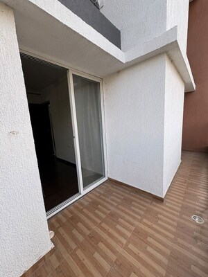 Room in 2 BHK Apartment at Gini Vivante, Kiwale – for Rent