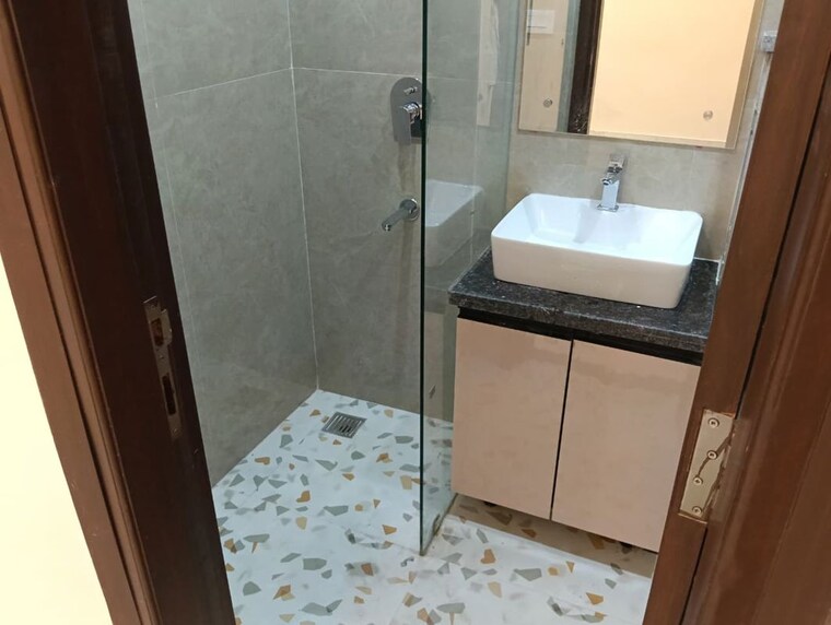 Bathroom, malviya nagar 3 Bedroom 1600 Sq.Ft. Builder Floor In Malviya Nagar Delhi 10647998