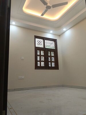 Room in 3 BHK Builder Floor at Malviya Nagar – for Rent