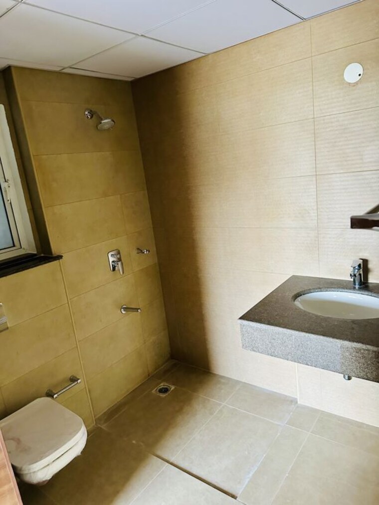 Bathroom, godrej-meridien 3.5 Bedroom 2002 Sq.Ft. Apartment In Sector 106 Gurgaon 10641720