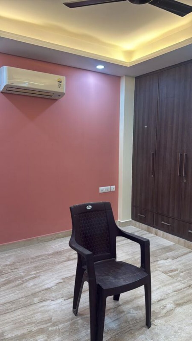 undefined, east of kailash 3 Bedroom 125 Sq.Yd. Builder Floor In East Of Kailash Delhi 10648025