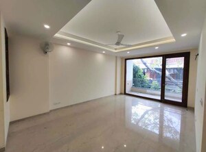 Room in 5 BHK Builder Floor at Panchsheel Enclave – for Rent