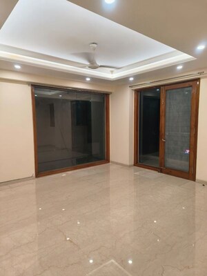 Room in 5 BHK Builder Floor at Panchsheel Enclave – for Rent