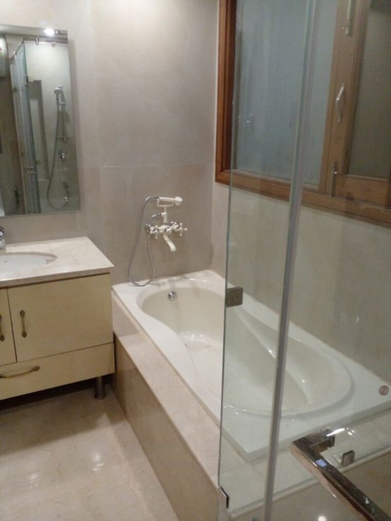Bathroom, panchsheel enclave 5 Bedroom 3200 Sq.Ft. Builder Floor In Panchsheel Enclave Delhi 10648043