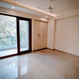 Room in 5 BHK Builder Floor at Panchsheel Enclave – for Rent