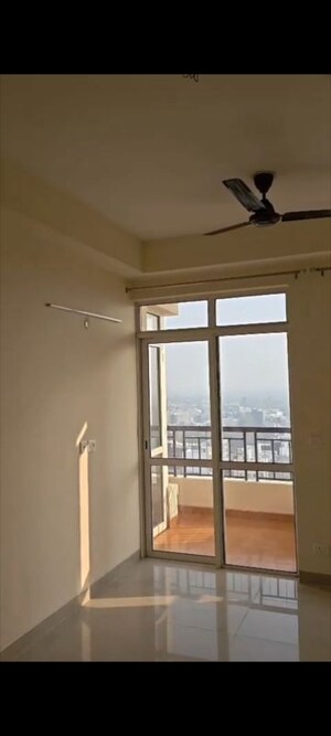 2 BHK Apartment For Rent in Jaypee Kensington Boulevard, Sector 131