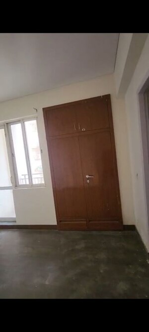 Room in 3 BHK Apartment at Jaypee Greens Kosmos, Sector 134 – for Rent
