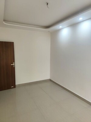 Room in 3 BHK Villa at Vishwas Nagar – for Rent