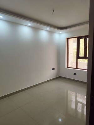 Room in 3 BHK Villa at Vishwas Nagar – for Rent