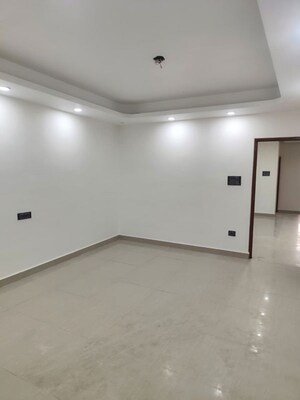 Room in 3 BHK Villa at Vishwas Nagar – for Rent