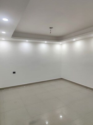 Room in 3 BHK Villa at Vishwas Nagar – for Rent