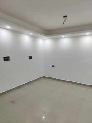 Room in 3 BHK Villa at Vishwas Nagar – for Rent