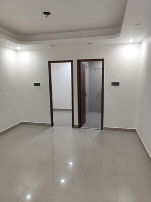 Room in 3 BHK Villa at Vishwas Nagar – for Rent