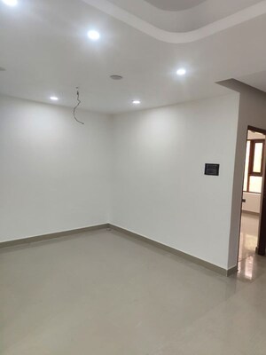 Room in 3 BHK Villa at Vishwas Nagar – for Rent