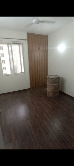 Room in 3 BHK Apartment at Jaypee Kensington Park Apartments, Sector 133 – for Rent