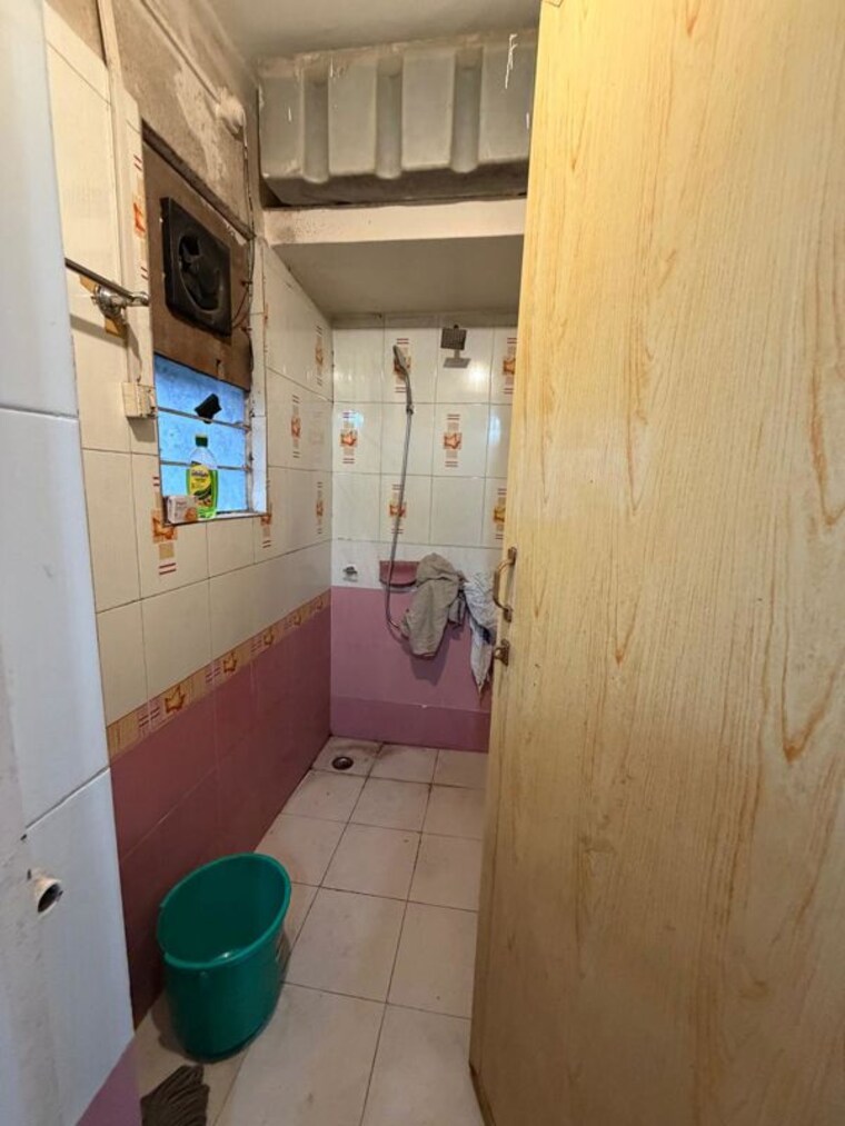 Bathroom, dhanlaxmi-park 1 Bedroom 600 Sq.Ft. Apartment In Kothrud Pune 10648093