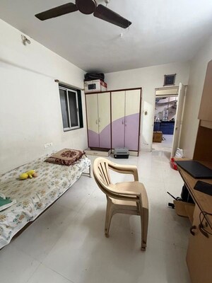 Team Area in 1 BHK Apartment at Dhanlaxmi Park, Kothrud – for Rent
