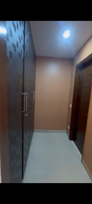 Room in 3.5 BHK Apartment at Jaypee Greens Kalypso Court, Sector 128 – for Rent