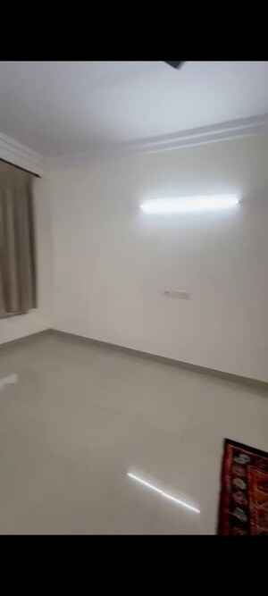 Room in 3.5 BHK Apartment at Jaypee Greens Kalypso Court, Sector 128 – for Rent