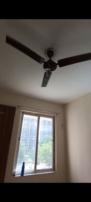 Room in 2 BHK Apartment at Jaypee Kensington Park Apartments, Sector 133 – for Rent