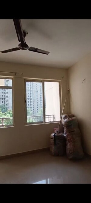 Room in 2 BHK Apartment at Jaypee Kensington Park Apartments, Sector 133 – for Rent