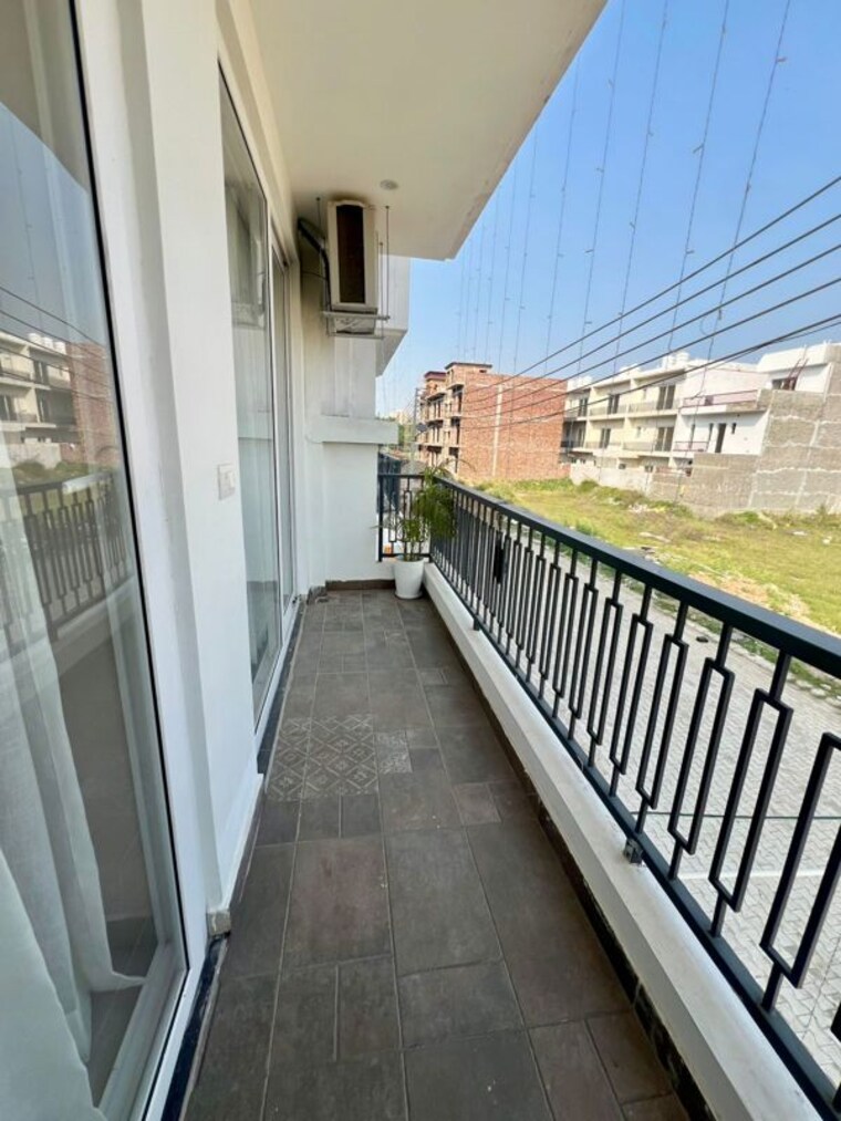Balcony, vip road 3 Bedroom 1632 Sq.Ft. Apartment In Vip Road Zirakpur 10648098