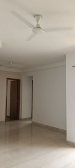 Room in 2.5 BHK Apartment at The Center Court Prime, Sector 88a – for Rent
