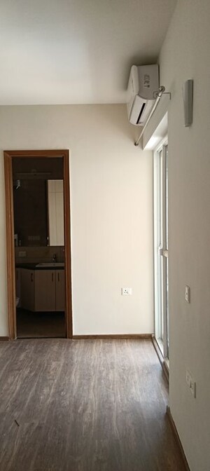 Room in 2.5 BHK Apartment at The Center Court Prime, Sector 88a – for Rent
