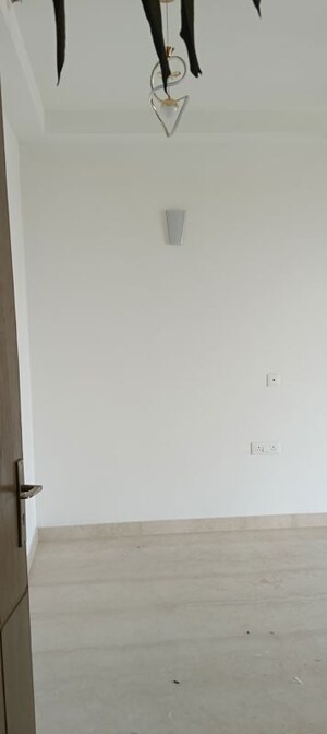Room in 2.5 BHK Apartment at The Center Court Prime, Sector 88a – for Rent