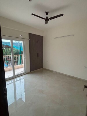 Room in 3 BHK Apartment at Arihant Arden, Sector 1 Greater Noida – for Rent