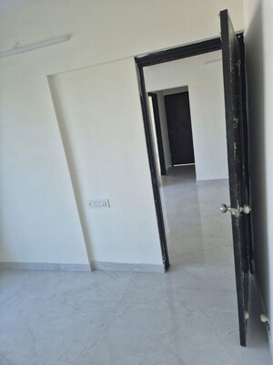 Room in 3 BHK Apartment at Whispering Heights, Malad West – for Rent