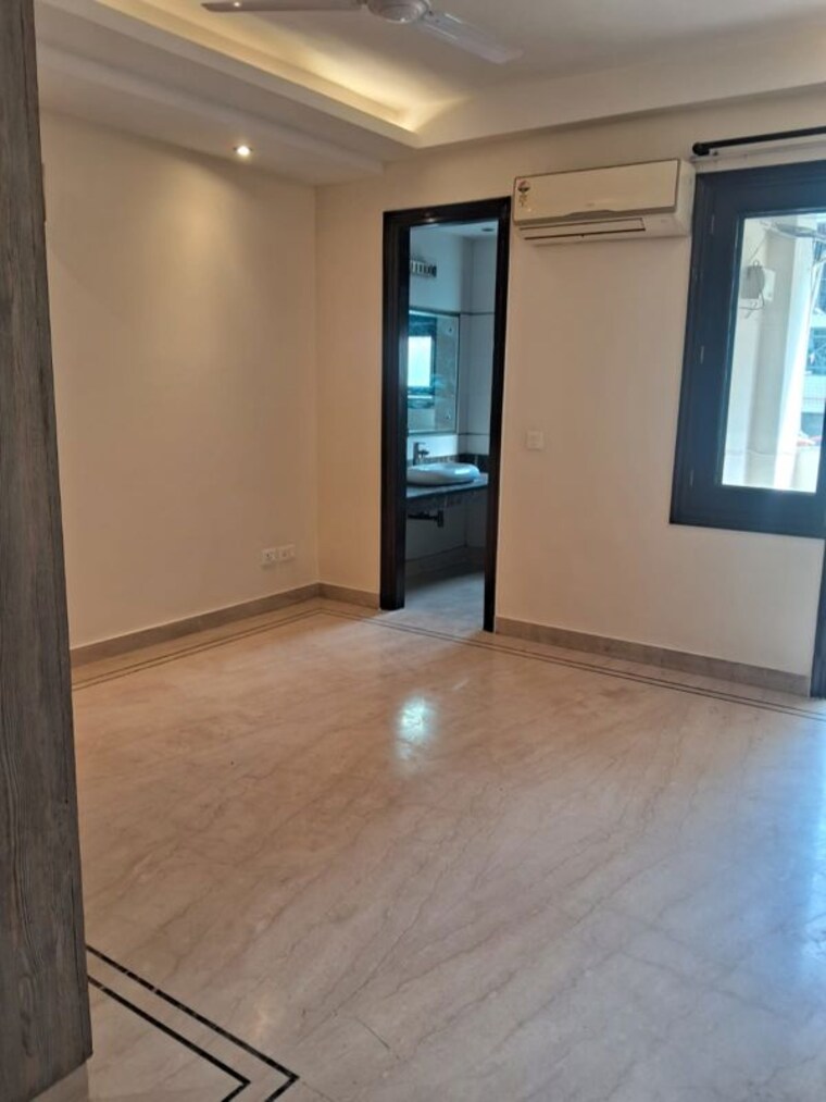 Room, greater kailash i 3 Bedroom 208 Sq.Ft. Builder Floor In Greater Kailash I Delhi 10648188