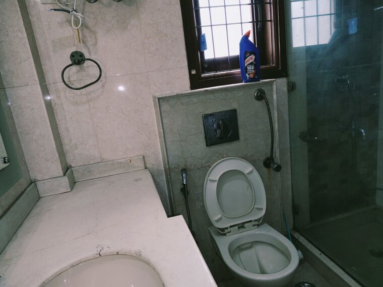 Bathroom, greater kailash i 3 Bedroom 208 Sq.Ft. Builder Floor In Greater Kailash I Delhi 10648193