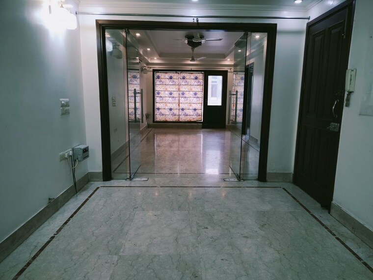  Parking, greater kailash i 3 Bedroom 208 Sq.Ft. Builder Floor In Greater Kailash I Delhi 10648193
