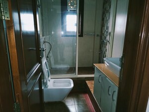 Team Area in 3 BHK Builder Floor at Greater Kailash I – for Rent