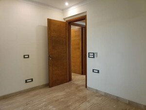 Room in 3 BHK Builder Floor at Hemkunt Colony – for Rent