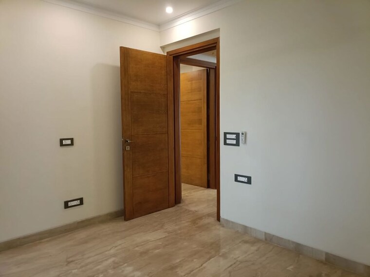 Room, hemkunt colony 3 Bedroom 180 Sq.Yd. Builder Floor In Hemkunt Colony Delhi 10648211