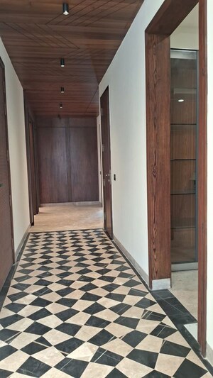 Building Lobby in 3 BHK Builder Floor at Soami Nagar – for Rent