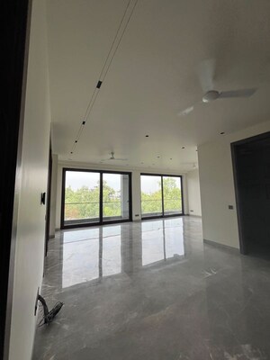 Room in 4 BHK Builder Floor at Defence Colony – for Rent