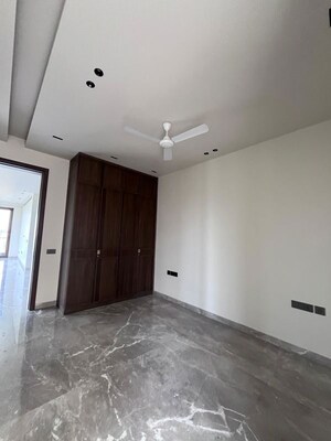 Room in 4 BHK Builder Floor at Defence Colony – for Rent
