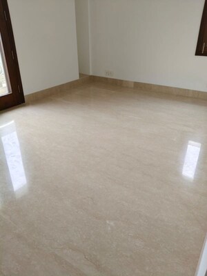 Room in 4 BHK Builder Floor at Panchsheel Park – for Rent