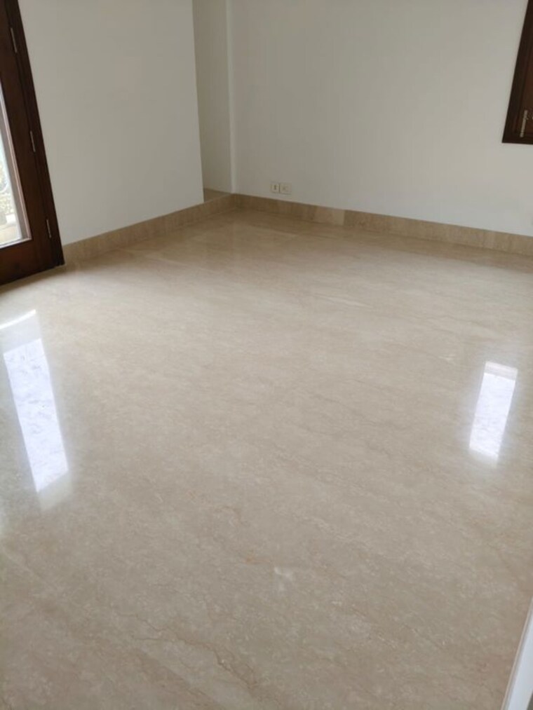 Room, panchsheel park 4 Bedroom 500 Sq.Yd. Builder Floor In Panchsheel Park Delhi 10648230