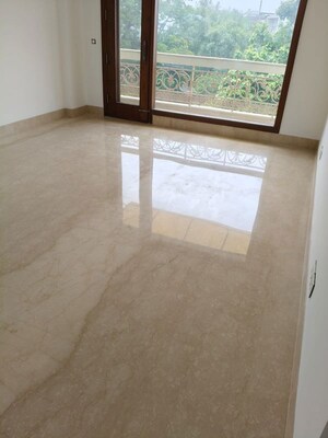 Room in 4 BHK Builder Floor at Panchsheel Park – for Rent