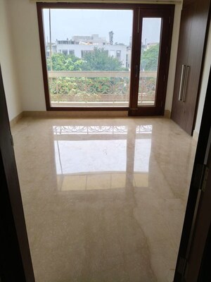 Room in 4 BHK Builder Floor at Panchsheel Park – for Rent