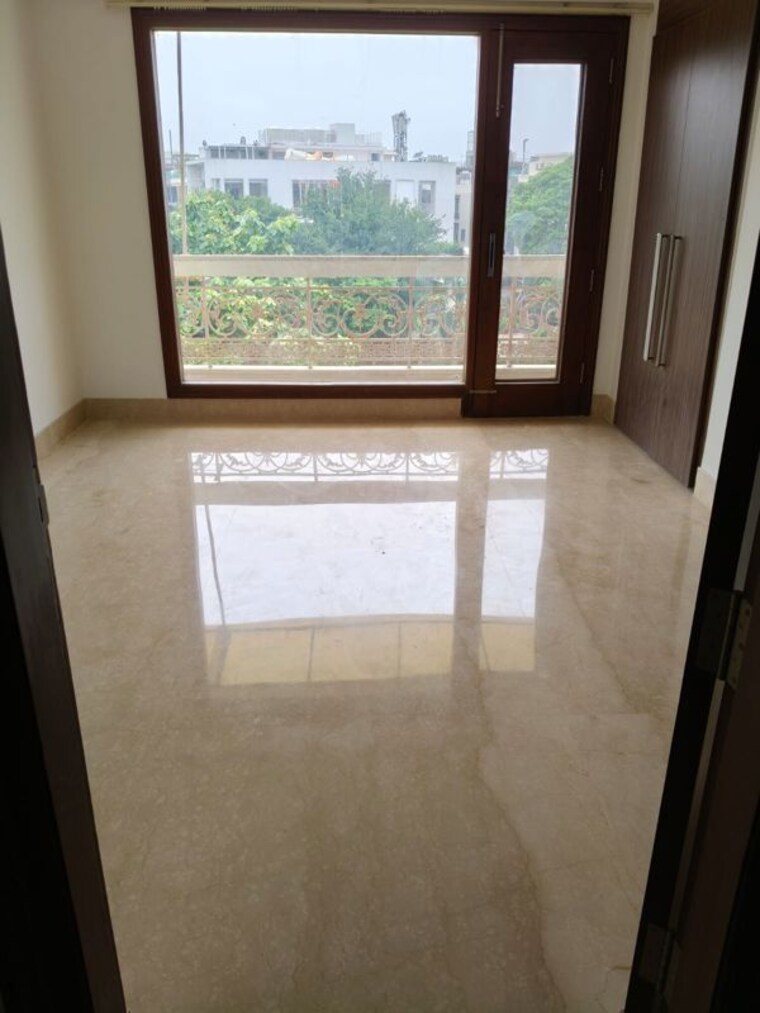 Room, panchsheel park 4 Bedroom 500 Sq.Yd. Builder Floor In Panchsheel Park Delhi 10648230
