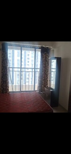 Room in 4 BHK Apartment at Nirmal Lifestyle Turquoise, Mulund West – for Rent