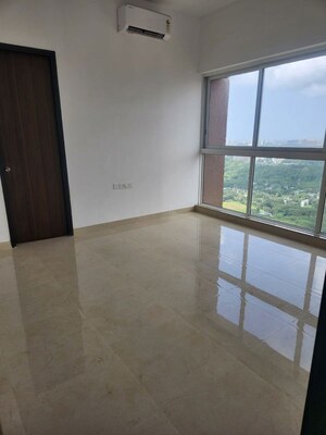 Room in 3 BHK Apartment at Runwal Forest Orchid, Kanjurmarg West – for Rent