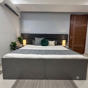 Bedroom in 1 BHK Builder Floor at Dlf Phase I – for Rent
